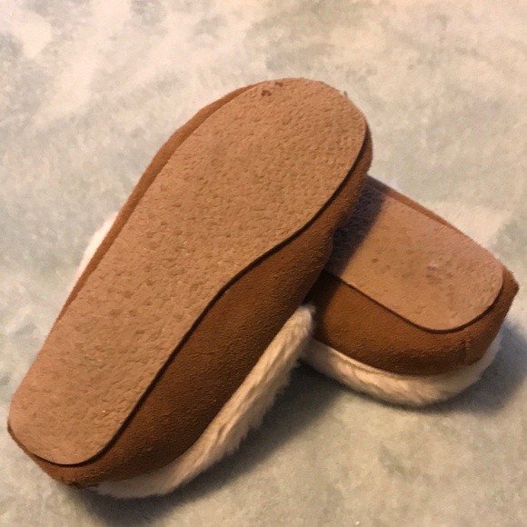 🧜🏾‍♀️ Kids' faux-shearling lodge moccasins - Picture 4 of 4